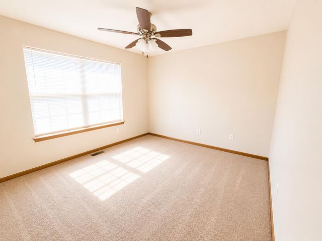 4006 MEADOW VIEW DR, Columbia, MO 65201