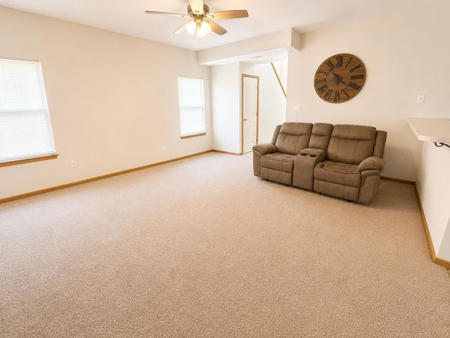 4006 MEADOW VIEW DR, Columbia, MO 65201