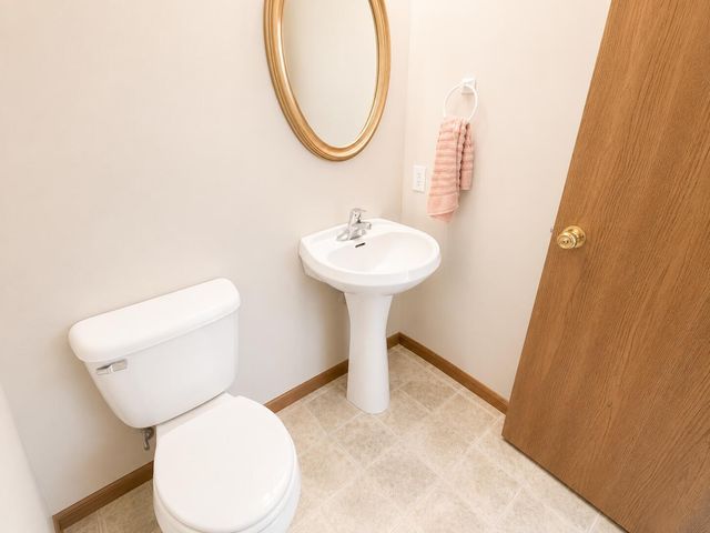 4006 MEADOW VIEW DR, Columbia, MO 65201