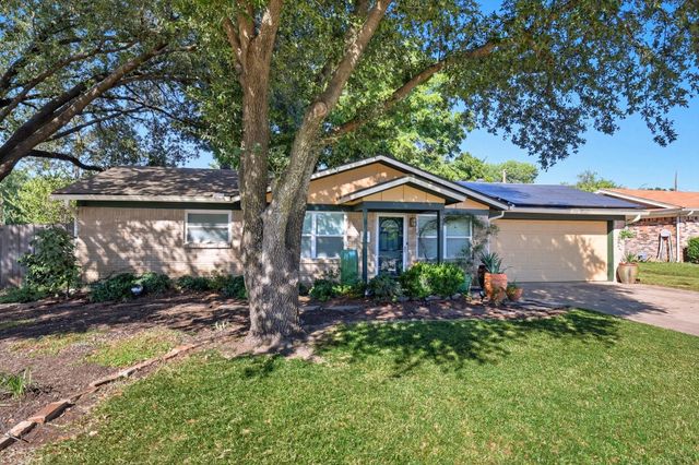 912 Simmons Drive, Euless, TX 76040