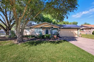 912 Simmons Drive, Euless, TX 76040