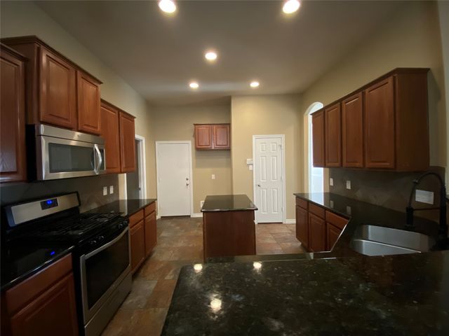 2745 Treasure Cove Drive, Lewisville, TX 75056