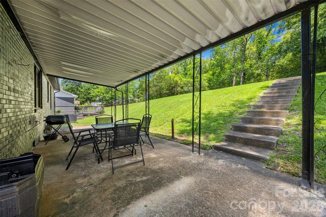 4448 Ridge Valley Drive, Charlotte, NC 28208