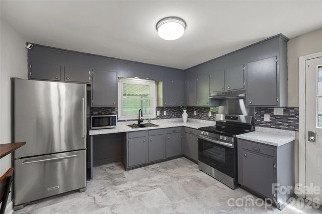 4448 Ridge Valley Drive, Charlotte, NC 28208