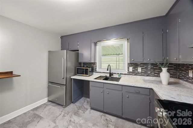 4448 Ridge Valley Drive, Charlotte, NC 28208