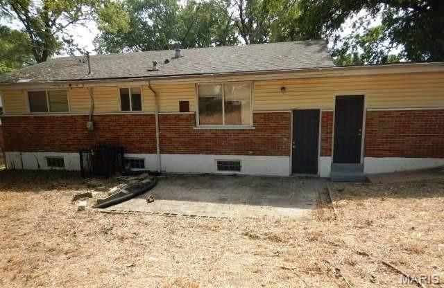 2345 Berwyn Drive, St Louis, MO 63136