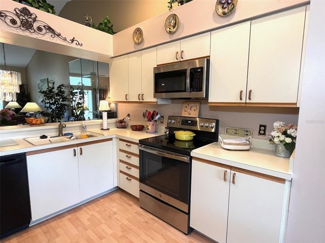 6713 STONE RIVER RD 203, Bradenton, FL 34203