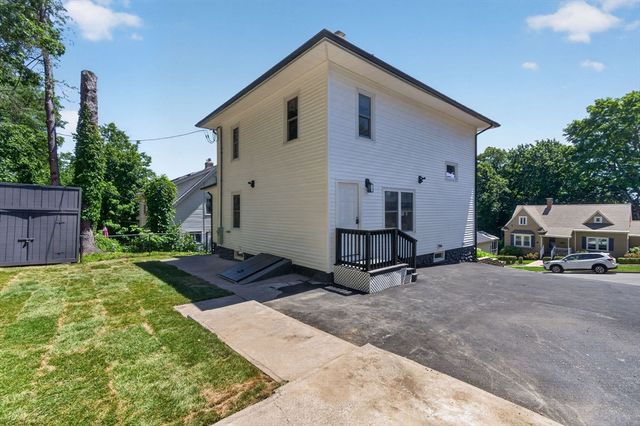 26 Rob Roy Rd, Worcester, MA 01602