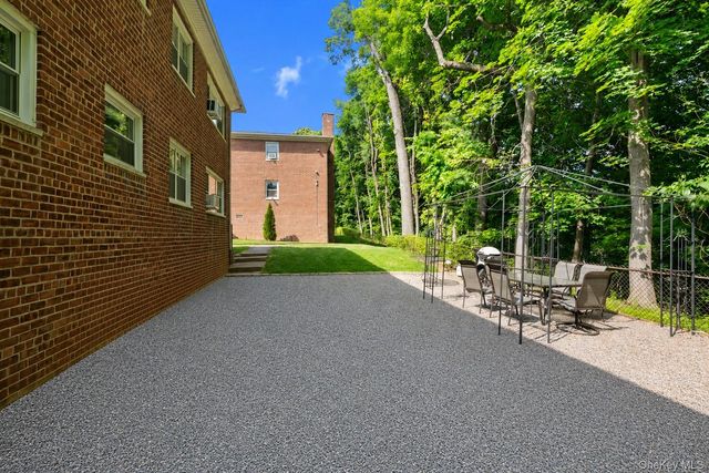 310 N State Road 1C, Briarcliff Manor, NY 10510