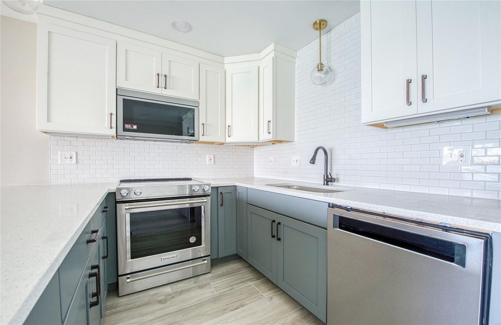 Image 12 of property listing at 1765 GULF BOULEVARD 209, Englewood, FL 34223