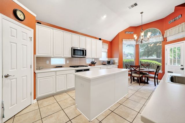 9217 Royal Burgess Drive, Rowlett, TX 75089