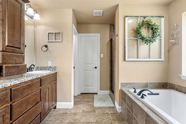 916 Winged Foot, Corsicana, TX 75110