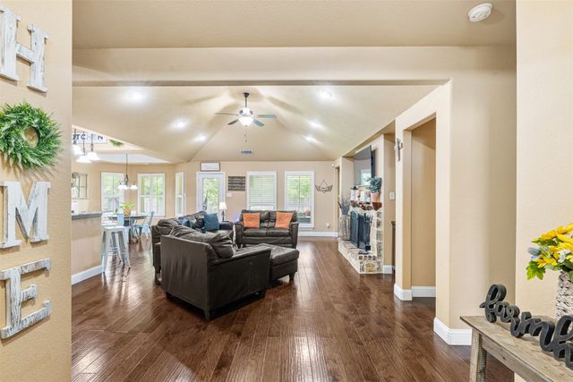 916 Winged Foot, Corsicana, TX 75110