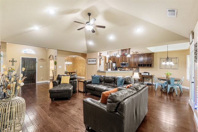 916 Winged Foot, Corsicana, TX 75110