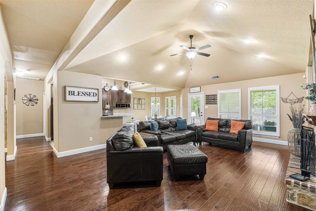 916 Winged Foot, Corsicana, TX 75110