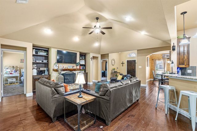 916 Winged Foot, Corsicana, TX 75110