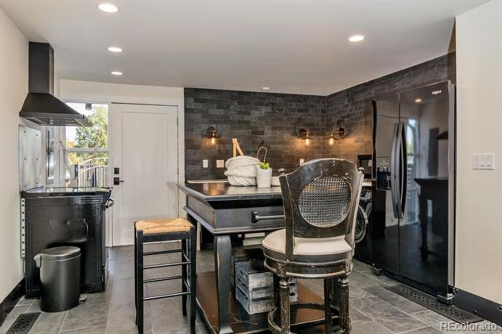 8701 E 11th Avenue, Denver, CO 80220