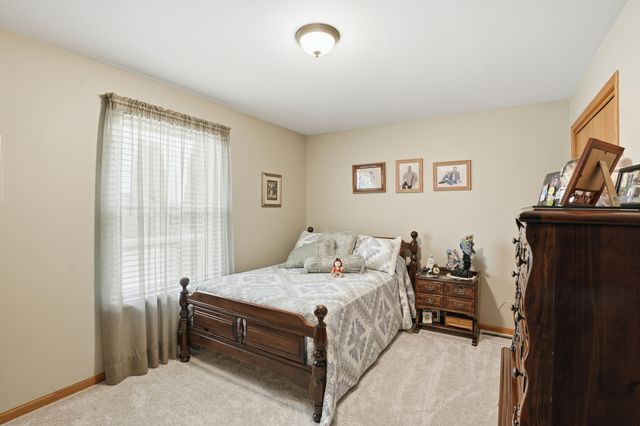 6586 Falcon Drive, Schererville, IN 46375