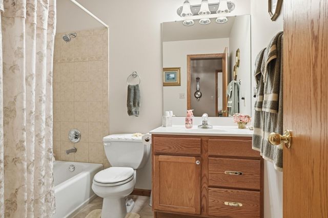 6586 Falcon Drive, Schererville, IN 46375