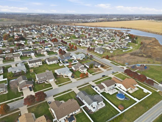 6586 Falcon Drive, Schererville, IN 46375