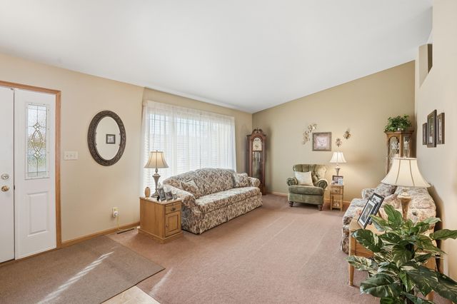 6586 Falcon Drive, Schererville, IN 46375