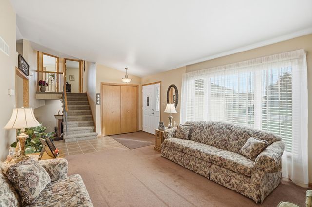 6586 Falcon Drive, Schererville, IN 46375