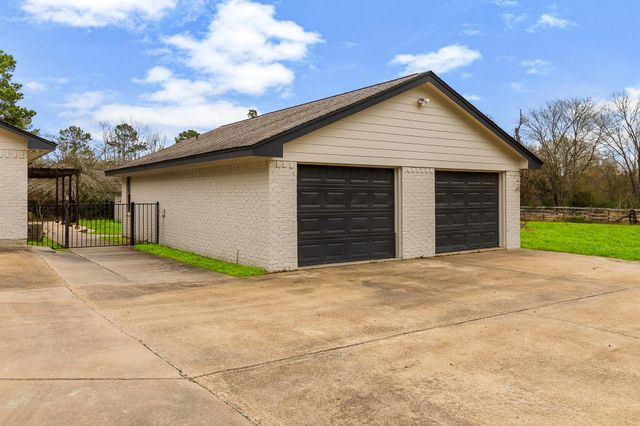 1263 S Fm 1988, Livingston, TX 77351