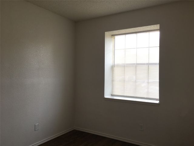 10328 Woodleaf Drive, Dallas, TX 75227