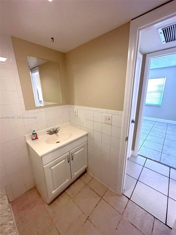 7830 NW 33rd St 502, Davie, FL 33024