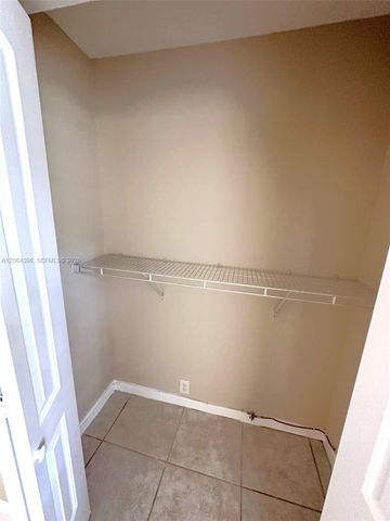 7830 NW 33rd St 502, Davie, FL 33024