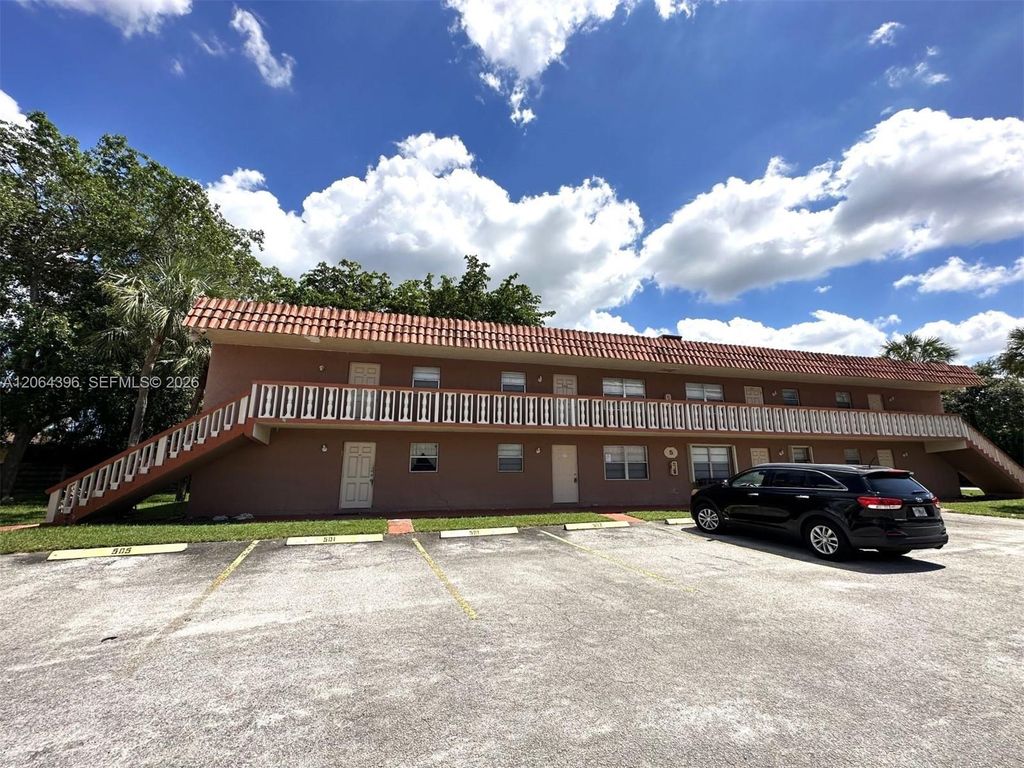 7830 NW 33rd St 502, Davie, FL 33024