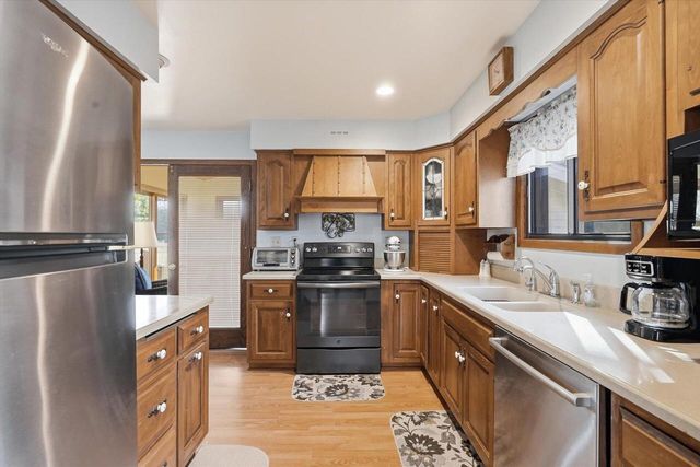 N9376 East Shore ROAD, Mukwonago, WI 53149