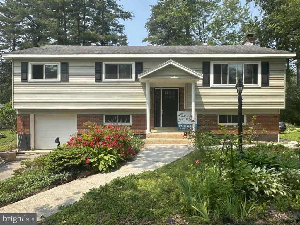 221 W PINE BLVD, Orwigsburg, PA 17961