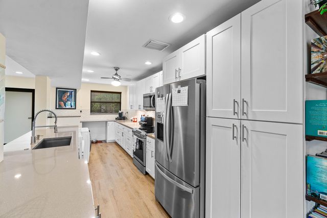 830 Greensward Court 206-h, Delray Beach, FL 33445