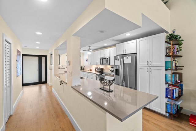 830 Greensward Court 206-h, Delray Beach, FL 33445