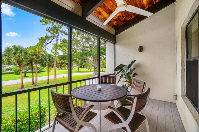 830 Greensward Court 206-h, Delray Beach, FL 33445