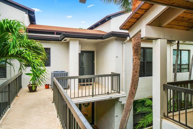 830 Greensward Court 206-h, Delray Beach, FL 33445