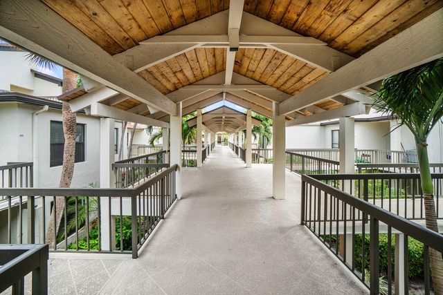 830 Greensward Court 206-h, Delray Beach, FL 33445