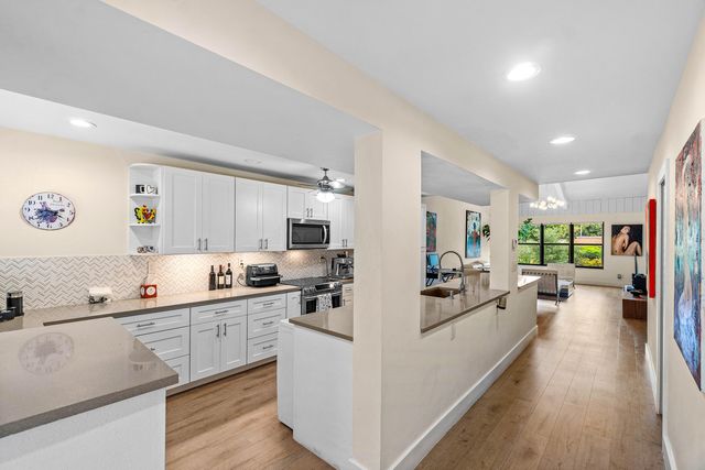 830 Greensward Court 206-h, Delray Beach, FL 33445