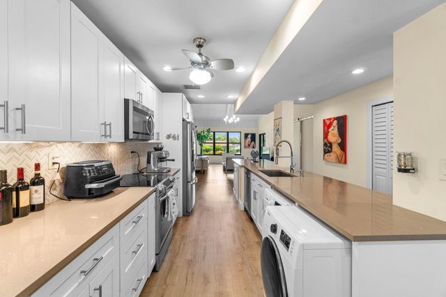 830 Greensward Court 206-h, Delray Beach, FL 33445