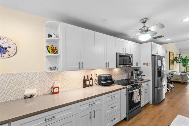 830 Greensward Court 206-h, Delray Beach, FL 33445