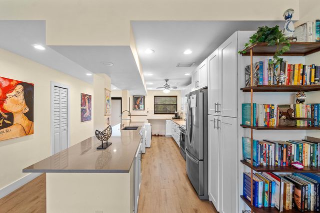 830 Greensward Court 206-h, Delray Beach, FL 33445