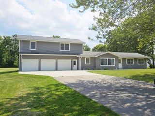 1735 S Fraser Road, Kawkawlin, MI 48631