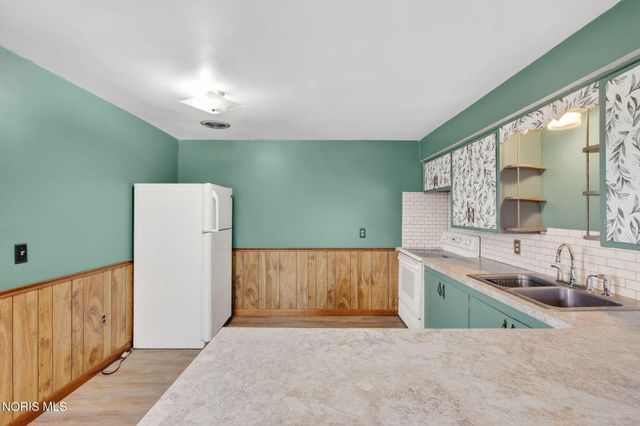 6237 Seaman Road, Oregon, OH 43616