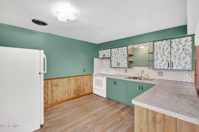 6237 Seaman Road, Oregon, OH 43616