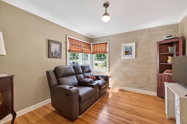 1068 Summit Avenue, South Saint Paul, MN 55075