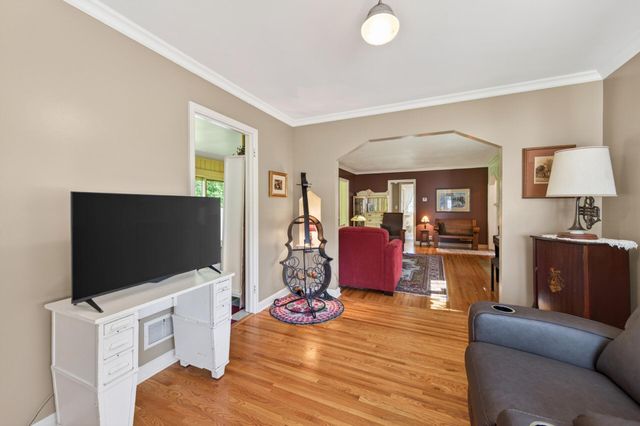 1068 Summit Avenue, South Saint Paul, MN 55075