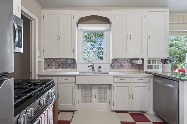 1068 Summit Avenue, South Saint Paul, MN 55075