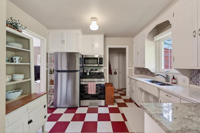 1068 Summit Avenue, South Saint Paul, MN 55075