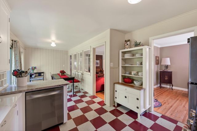 1068 Summit Avenue, South Saint Paul, MN 55075